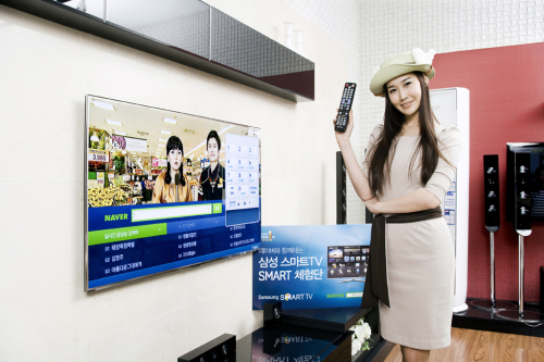 삼성전자가 네이버와 함께 스마트TV 활용 저변을 확대하기 위해 시작한 삼성 스마트TV 체험단 행사에 모집인원의 100배에 가까운 인원이 신청해 최근 스마트TV의 인기를 실감케 했다. 삼성전자 홈페이지와 네이버 홈페이지를 통해 모집된 삼성 스마트TV 체험단은 오는 21일부터 6주간 다양한 미션을 수행하게 된다.  [사진=삼성전자]