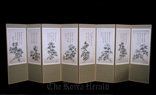 “The folding screen of Peonies” by Joseon Dynasty artist Heo Ryeon. Korea Foundation