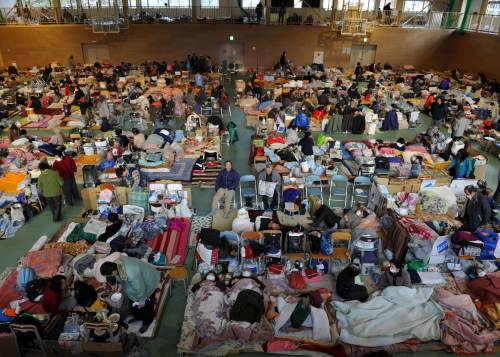 <YONHAP PHOTO-0674> Survivors rest at a shelter in Rikuzentakata on March 19, 2011. The government of the world's third-biggest economy has been insisting that there is no widespread threat of radiation but confirmed that fresh foodstuffs were now showing signs of contamination. AFP PHOTO / KIM JAE-HWAN /2011-03-20 11:53:54/ <저작권자 ⓒ 1980-2011 ㈜연합뉴스. 무단 전재 재배포 금지.>
Survivors rest at a shelter in Rikuzentakata, Iwate prefecture, Japan, Saturday.    AFP-Yonhap News