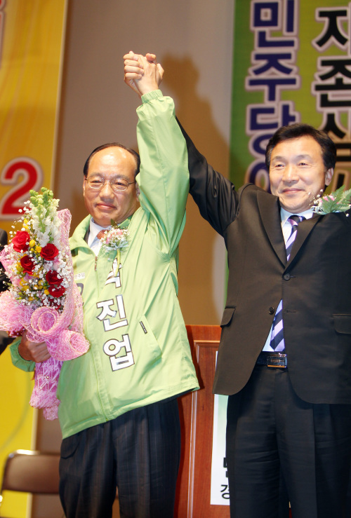 곽진업 전 국세청장, 손학규 정당인/곽진업 / 민주당, 김해을 후보에 곽진업 선출