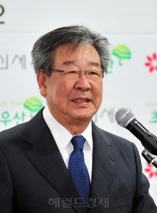 22일 서울 중구 무교동 어린이재단에서 열린 신세계 희망배달 캠페인 5주년, 장학금 전달식에서 최불암 어린이재단 후원회장이 축하 인사를 하고 있다.<br />김명섭 기자 msiron@
22일 서울 중구 무교동 어린이재단에서 열린 신세계 희망배달 캠페인 5주년, 장학금 전달식에서 최불암 어린이재단 후원회장이 축하 인사를 하고 있다.
김명섭 기자 msiron@