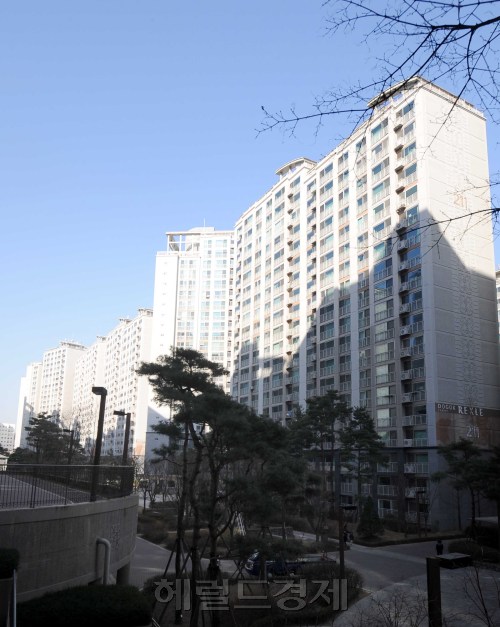 도곡동렉슬아파트.<br />이상섭기자/babtong@heraldm.com 2011.03.23