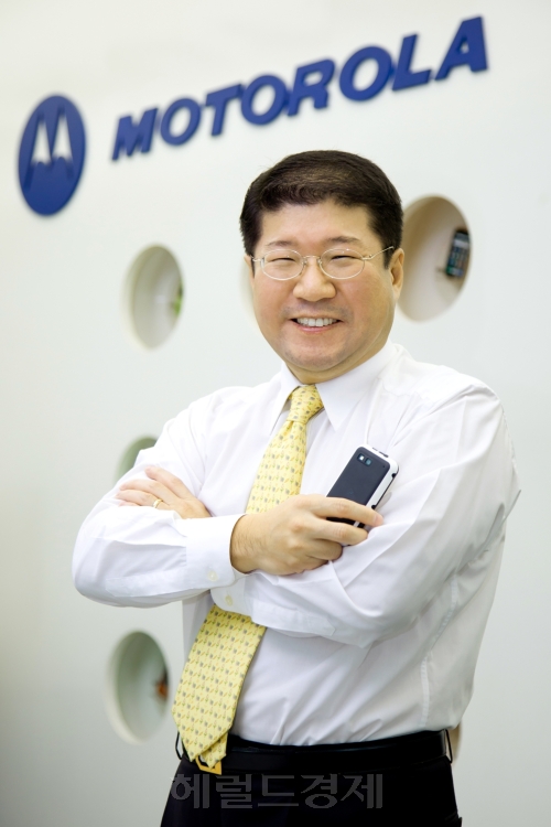 정철종 모토로라코리아 사장 / <IT전일자>정철종 모토로라코리아 사장, "프리미엄 전략으로 시장 공략하겠다"