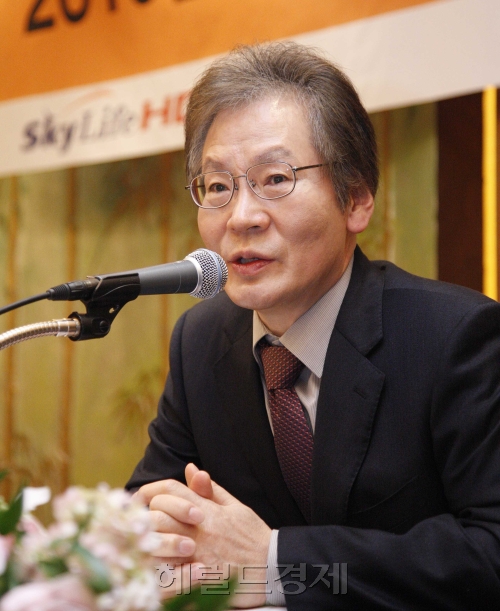 이몽룡 스카이라이프 사장 / <온라인 10시30분>이몽룡 스카이라이프 사장, "가입자 300만 돌파..올해 해외 진출 성과 낼 것"