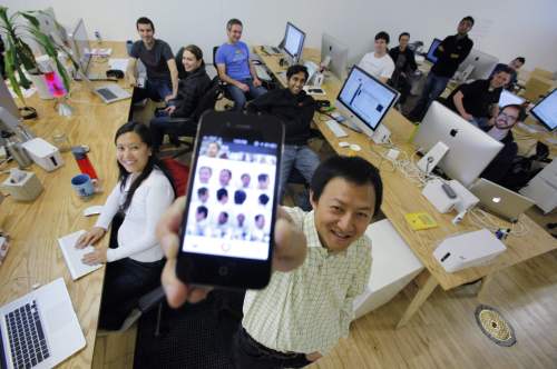 <YONHAP PHOTO-1181> In this Thursday, March 10, 2011 photo, Color co-founder Bill Nguyen holds up his Apple iPhone with photos of himself using the Color application as he poses with staff members at the company's offices in Palo Alto, Calif. The free-to-use application meant initially for iPhones and Android-based smart phones senses if another device using the app is nearby. Instantly, users nearby see each other?s photo, video and text streams. There is no username or password, so the notion of limiting private content to your friend network doesn?t exist. (AP Photo/Paul Sakuma) /2011-03-24 09:30:37/ <저작권자 ⓒ 1980-2011 ㈜연합뉴스. 무단 전재 재배포 금지.>
Color co-founder Bill Nguyen holds up his Apple iPhone with photos of himself using the Color application as he poses with staff members at the company’s offices in Palo Alto, California.
AP-Yonhap News