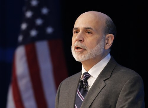 <YONHAP PHOTO-0846> U.S. Federal Reserve Chairman Ben Bernanke addresses the Independent Community Bankers of America's (ICBA) 2011 National Convention in San Diego, California March 23, 2011. New financial regulatory reforms should help reduce the edge that large banks have over smaller ones because of their implicit support from government, Bernanke said on Wednesday. REUTERS/Mike Blake (UNITED STATES - Tags: POLITICS BUSINESS HEADSHOT)/2011-03-24 06:10:39/ <저작권자 ⓒ 1980-2011 ㈜연합뉴스. 무단 전재 재배포 금지.>
U.S. Federal Reserve Chairman Ben Bernanke addresses the Independent Community Bankers of America’s 2011 National Convention in San Diego, California on Wednesday.  Reuters-Yonhap News