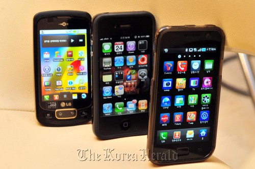 The number of Korean smartphone users surpassed the 10-million mark this week.