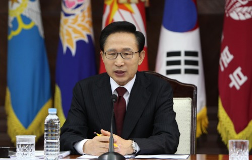 이명박 대통령이 4일 오전 국방부 대회의실에서 열린 전군주요지휘관회의에 건군 이래 처음으로 참석해 <br />천안함 사건 이후 안보 태세를 재점검하고, 국가안보시스템의 개선방향 등을 밝히고 있다.<br />2010.05.04이길동 기자 @gdlee