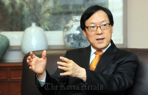 김용환 한국수출입은행장 인터뷰./ 안훈기자 rosedale@ 2011.03.25
Kim Yong-hwan, Export-Import Bank of Korea chairman and president. Ahn Hoon/The Korea Herald