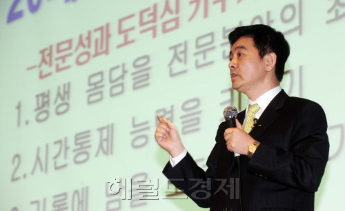 조현정 비트컴 CEO 인하대 코스닥CEO 강연회. 박해묵 기자/mook@heraldm.com
조현정 비트컴 CEO 인하대 코스닥CEO 강연회. 박해묵 기자/mook@heraldm.com
조현정 비트컴 CEO 인하대 코스닥CEO 강연회. 박해묵 기자/mook@heraldm.com