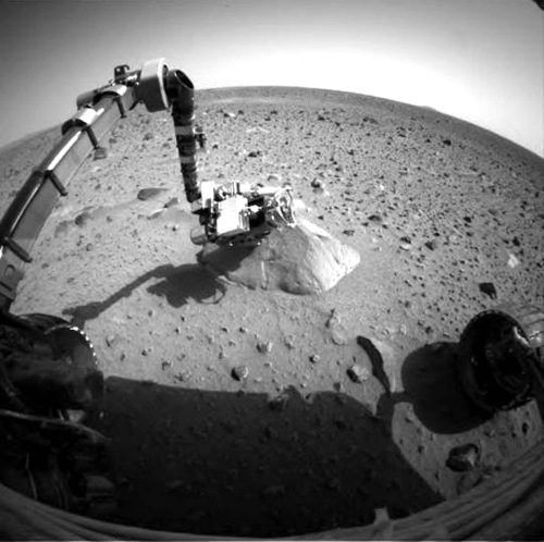 The surface of Mars is seen from the NASA’s Exploration Rover Spirit on Jan. 28, 2004. The prospect of ever hearing from the stuck Mars rover Spirit is fading after it failed to respond to repeated calls from Earth. (AP-Yonhap News/NASA)