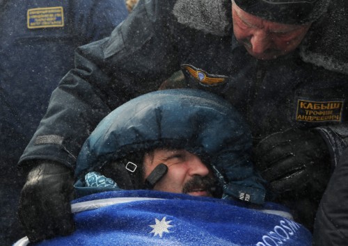 Russian space agency rescuers help Russian cosmonaut Alexander Kaleri shortly after their landing near the town of Arkalyk in northern Kazakhstan, Wednesday, March 16, 2011. NASA astronaut Scott Kelly and two Russian cosmonauts landed safely Wednesday in the snowy expanses of central Kazakhstan after spending a five-month stint on the International Space Station. (AP-Yonhap News)