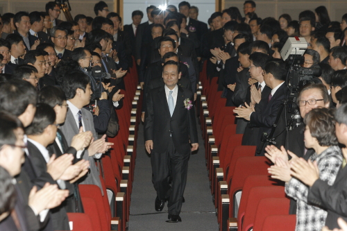 이팔성 우리금융지주 회장/10주년기념식사진_1 / 사진) 이팔성 우리금융지주회장