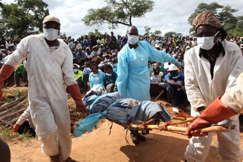 A body is brought to the surface at Monkey William Mine about 200 km from Harare. Hundreds of skeletons found at one of the mine shafts have brought a macabre thrust to election campaigning in Zimbabwe, but the putrefying stench of some corpses still with skin, hair and dripping body fluids has raised doubts over claims white colonial era troops committed the massacres more than thirty years ago. (AP-Yonhap News)
