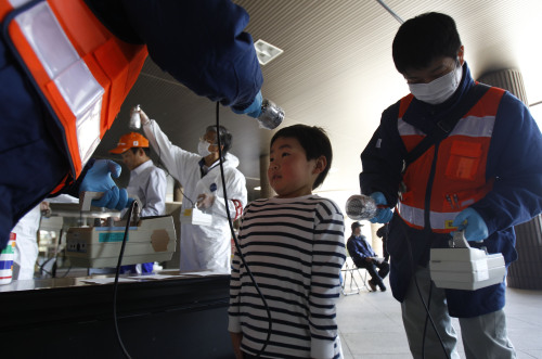 <YONHAP PHOTO-1570> A young boy is screened for radiation contamination before entering an evacuation center in Fukushima, Japan, Friday, April 1, 2011. Radiation exceeding government safety limits has seeped into groundwater under a tsunami-crippled Fukushima Dai-ichi nuclear plant, according to the operator, but has not affected drinking supplies. (AP Photo/Wally Santana)/2011-04-01 15:15:46/ <저작권자 ⓒ 1980-2011 ㈜연합뉴스. 무단 전재 재배포 금지.>
A young boy is screened for radiation contamination before entering an evacuation center in Fukushima, Japan, Friday.    AP-Yonhap News
A young boy is screened for radiation contamination before entering an evacuation center in Fukushima, Japan, Friday.    AP-Yonhap News