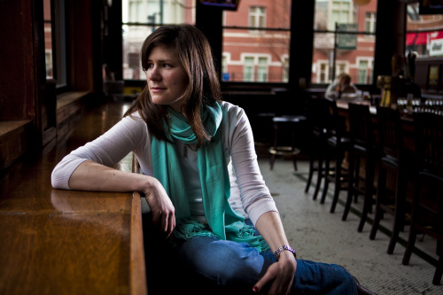 Novelist Hannah Pittard, author of “The Fates Will Find Their Way” is photographed in Chicago. (MCT)한나 피타드(Hannah Pittard) 작가(미국)/Debut novel tells story of male friendships