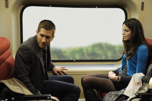 Jake Gyllenhaal, left, and Michelle Monaghan star in “Source Code.” (Jonathan Wenk/Courtesy Summit Entertainment/MCT)소스 코드(Source Code) 영화, 제이크 질렌할(Jake Gyllenhaal), 미쉘 모나한(Michelle Monaghan) 영화배우(미국)Jake Gyllenhaal was attracted to explosive ‘Source Code’