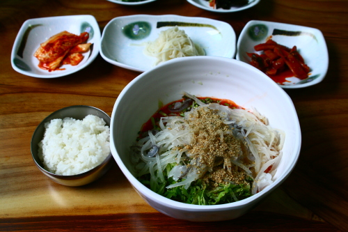 Consuming local food ingredients helps preserve soil. (Park Gyeong-hwa)
