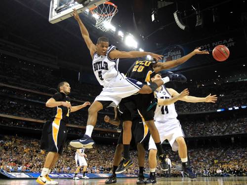 <YONHAP PHOTO-0912> HOUSTON, TX - APRIL 02: Ronald Nored #5 of the Butler Bulldogs loses the ball against Bradford Burgess #20 of the Virginia Commonwealth Rams during the National Semifinal game of the 2011 NCAA Division I Men's Basketball Championship at Reliant Stadium on April 2, 2011 in Houston, Texas. Ronald Martinez/Getty Images/AFP== FOR NEWSPAPERS, INTERNET, TELCOS & TELEVISION USE ONLY == /2011-04-03 09:16:31/ <저작권자 ⓒ 1980-2011 ㈜연합뉴스. 무단 전재 재배포 금지.>
Butler’s Ronald Nored (5) loses the ball while driving to the basket against Virginia Commonwealth.  AFP-Yonhap News