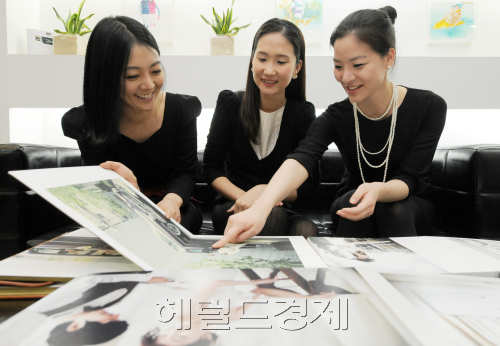 잘 나가는 웨딩플래너 3인방, 그녀들이 직접 들려주는 청소년 토토사이트 추천 트렌드 "우린 매일 청소년 토토사이트 추천하는 여자"