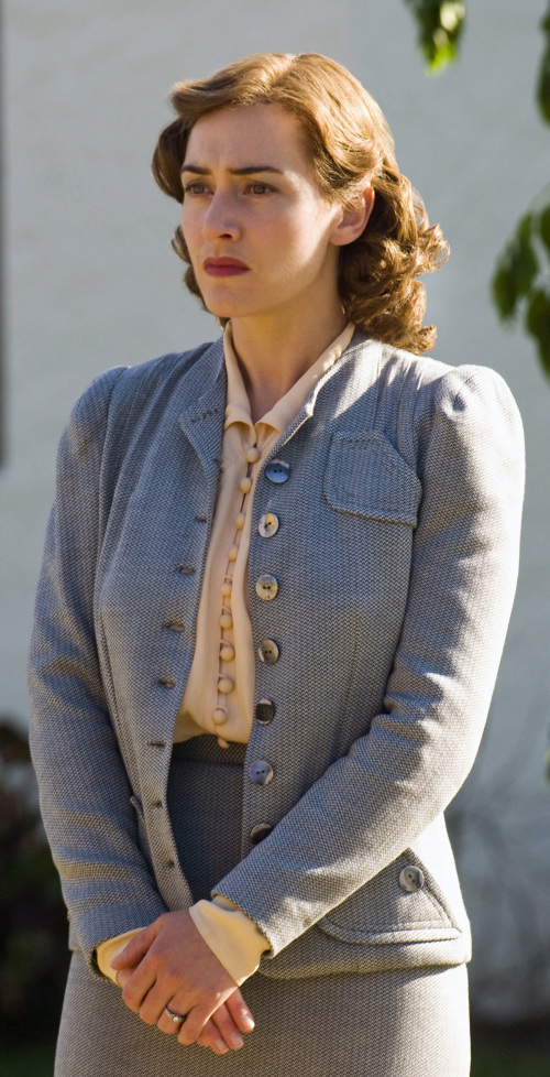 Kate Winslet stars in the miniseries remake of “Mildred Pierce,”
premiering on HBO March 27. (Courtesy HBO/MCT)케이트 윈슬렛(Kate Elizabeth Winslet) 영화배우(영국)/‘Mildred Pierce’s’ sober realism takes it beyond noir