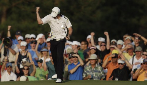 <YONHAP PHOTO-0687> Rory McIlroy of Northern Ireland reacts after making a birdie putt on the 17th hole during the third round of the Masters golf tournament Saturday, April 9, 2011, in Augusta, Ga. (AP Photo/Chris O'Meara)/2011-04-10 08:08:24/ <저작권자 ⓒ 1980-2011 ㈜연합뉴스. 무단 전재 재배포 금지.>
Rory McIlroy celebrates after making a birdie on the 17th hole.  AP-Yonhap News