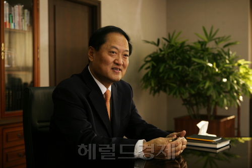 임흥수 현대위아 CEO 기업인 / 현대위아 임흥수 대표이사 / 현대위아 임흥수 대표 “올해는 중국시장 공략 원년”  “올해 중국 현지매출 1조6000억원 달성하겠다”