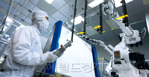 bet365 토토사이트디스플레이가 최근‘ 독한 DNA’로 중무장하며 2분기 이후 실적개선과 지속적 성장모멘텀 확보에 전력을 기울이고 있다. [사진제공=bet365 토토사이트디스플레이]