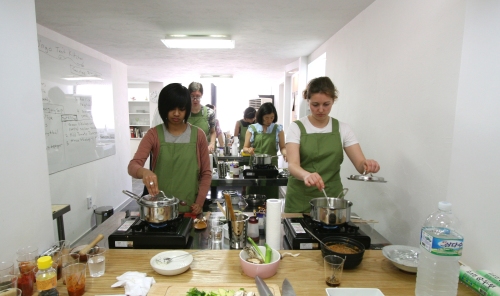 A vegetarian cooking class at O’ngo Culinary School. (O’ngo Food Communications)