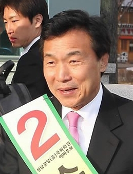 손학규 정당인 민주당 대표 / 8면)‘安토토사이트 운영 썰 vs ‘孫길동’…여야 수장들의 차별화 행보