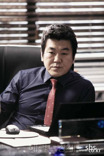 윤제문 연극배우,영화배우 / 악역이 토토사이트 확인 살린다, 윤제문 배수빈
