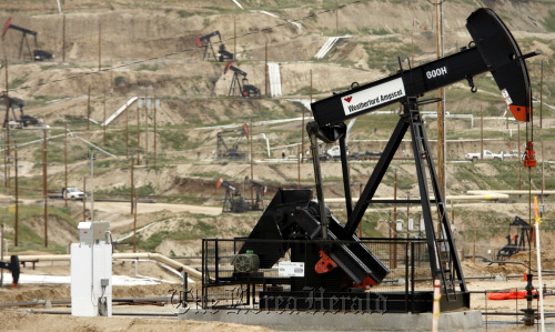 Oil pumps stand at the Chevron Corp. Kern River oil field in Bakersfield, California.  Bloomberg