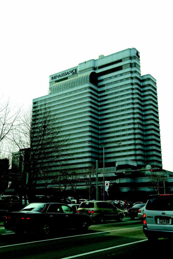 법정관리 철회 핵심 열쇠 역할을 하고 있는 서울 강남구 역삼동의 라마다르네상스호텔.