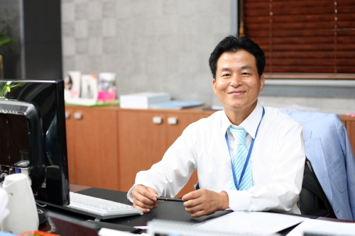 이종진 코렌 사장/ <생생코스닥>이종진 코렌 사장 “국내 처음으로 800M 카메라 장착한 스마트폰에 카메라 렌즈 공급 시작했다”