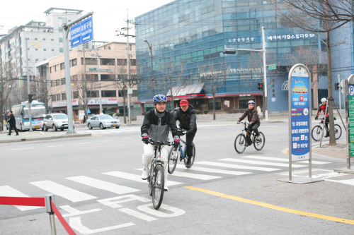 이해식 서울특별시 강동구청장/청장님 자전거 출근장면(2009. 12. 22) / 이해식 강동 구청장 자전거 타고 현장 시찰