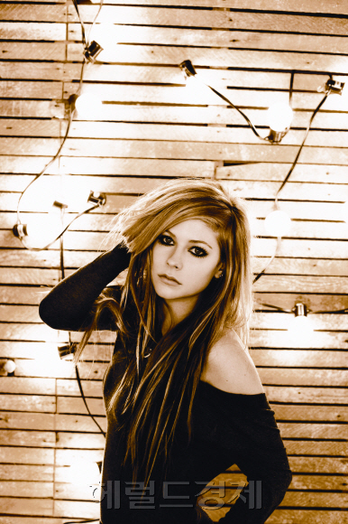 에이브릴 해외 토토사이트 순위 (Avril Lavigne