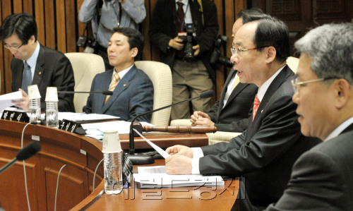 20일 오전 열린 국회 사법개혁제도특위 전체 회의에서 이주영 위원장이 인사말을 하고 있다.양동출dcyang@heraldm.com/110420/
20일 오전 열린 국회 사법개혁제도특위 전체 회의에서 이주영 위원장이 인사말을 하고 있다.양동출dcyang@heraldm.com/110420/
20일 오전 열린 국회 사법개혁제도특위 전체 회의에서 이주영 위원장이 인사말을 하고 있다.  양동출 기자/dcyang@