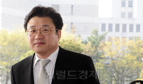 국회 사법개혁 특위가 대검 중앙수사부의 수사기능 폐지와 판·검사 비리전담 특별수사청 설치 등이 담긴 '법조개혁안'을 제출하라는 요구를 검찰이 거부한 가운데 20일 오전 서울 서초동 대검찰청의 분위기가 무겁게 가라앉아 있다. 박해묵 기자/mook@heraldm.com
국회 사법개혁 특위가 대검 중앙수사부의 수사기능 폐지와 판·검사 비리전담 특별수사청 설치 등이 담긴 '법조개혁안'을 제출하라는 요구를 검찰이 거부한 가운데 20일 오전 서울 서초동 대검찰청의 분위기가 무겁게 가라앉아 있다. 박해묵 기자/mook@heraldm.com