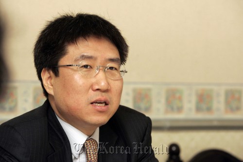 Prof. Chang Ha-joon of the University of Cambridge in Britain         Park Hae-mook/The Korea Herald