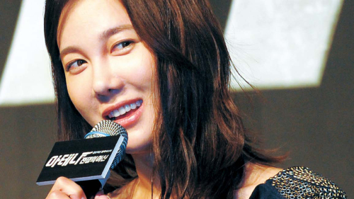 이지아는 데뷔와 함께 대작 드라마 주연을 맡은 연예계‘ 신데렐라’였다. 이후에도 계속 주연급 배역을 맡았지만 그 과정과 사생활은 공개가 안돼 루머가 난무했다.이지아(김지아) 탤런트/철저히 베일에 싸인 사생활…팬도 지인도 동료도 몰랐다