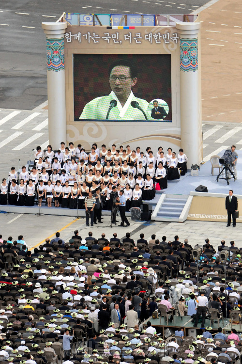 <사진공동취재단>제65주년 광복절 경축행사가 15일 오전 서울 광화문광장에서 개최되어<br alt=