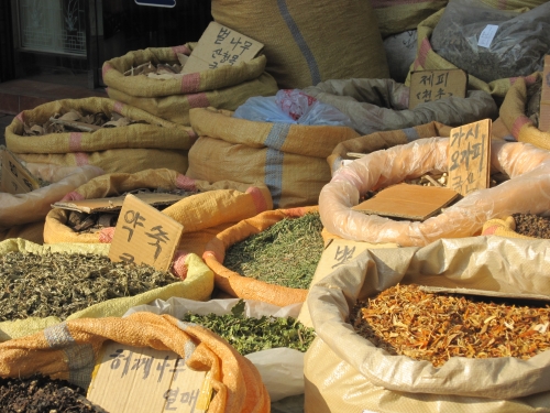 Some of the natural herbal remedies on offer at Seoul Yangnyeong-si.  John Power/Korea Herald