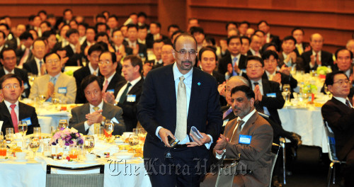 Saudi Aramco chief executive Khalid A. Al-Falih during a breakfast meeting hosted by the Korea Chamber of Commerce and Industry in Seoul on Tuesday.      Kim Myung-sup/The Korea Herald