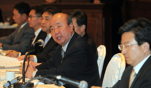 27일 오전 서울 논현동 임페리얼 호텔에서 대한건설협회 주최로 정종환 국토해양부장관과 건설업계대표 간의 간담회가 열리고 있다./ 안훈기자 rosedale@ 2011.04.27
27일 오전 서울 논현동 임페리얼 호텔에서 대한건설협회 주최로 정종환 국토해양부장관과 건설업계대표 간의 간담회가 열리고 있다./ 안훈기자 rosedale@ 2011.04.27
27일 오전 서울 논현동 임페리얼 호텔에서 대한건설협회 주최로 정종환 국토해양부장관과 건설업계대표 간의 간담회가 열리고 있다./ 안훈기자 rosedale@ 2011.04.27