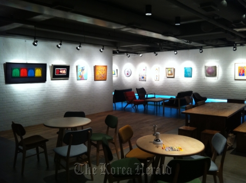 A view of Manoffin gallery in Bangbae-dong, Seoul.  Mr.Pizza