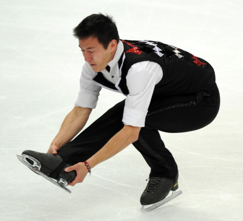 <YONHAP PHOTO-2491> Canada's Patrick Chan performs during the men's short program event of the ISU World Figure Skating Championships on April 27, 2011 in Moscow. AFP PHOTO / ALEXANDER NEMENOV /2011-04-27 22:28:37/ <저작권자 ⓒ 1980-2011 ㈜연합뉴스. 무단 전재 재배포 금지.>
Canada’s Patrick Chan performs during the men’s short program.  AFP-Yonhap News