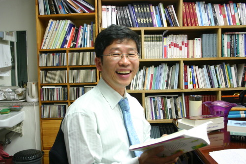 김종갑 건국대 몸문화연구소 및 한국수사학회 회장, 건국대 영문과 교수 / 몸으로 풀어본 자살...건국대 몸문화연구소 및 한국수사학회 2011년 춘계학술대회