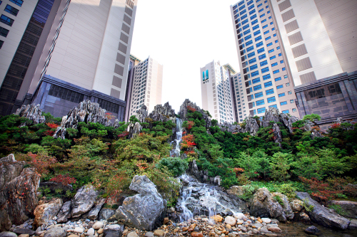 서울 전체 공동주택 공시가격 총액 중 강남3구의 비중이 37.4%에 달할 정도로 강남 쏠림 현상이 두드러지고 있다. 특히 서초구는 반포래미안퍼스티지와 반포자이 등의 힘으로 공동주택 공시가격이 눈에 띄게 상승했다. 사진은 서초구 반포래미안퍼스티지.