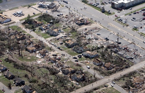 This aerial photo shows the devastation of the Alberta section of Tuscaloosa, Ala. on Thursday, April 28, 2011. (AP-Yonhap News)