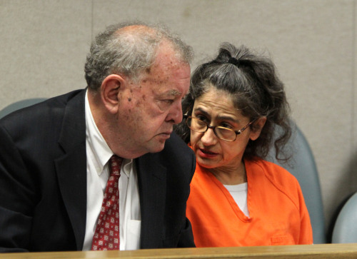 Nancy Garrido, who along with her husband, Phillip Garrido, faces multiple charges in the 1991 kidnapping of Jaycee Dugard, talks with her attorney, Stephen Tapson, before the start of an arraignment hearing at the El Dorado County Superior Court in Placerville, Calif., Thursday April 7, 2011. Both of the Garridos pleaded not guilty to all charges. Judge Douglas C. Phimister set a trial date of Aug. 1, 2011.(AP Photo-Yonhap News)